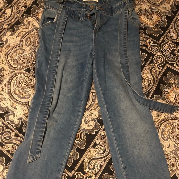 Bowtie Jeans - Picture 2 of 3